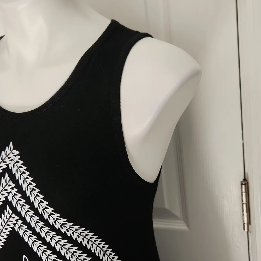 Black and White Sleeveless Mandala Pattern Handkerchief Hem Dress - Picture 8 of 9